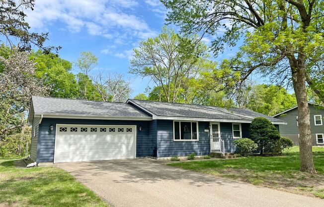 Charming and Comfortable 3BR with Gorgeous Sunroom and Big Back Yard!