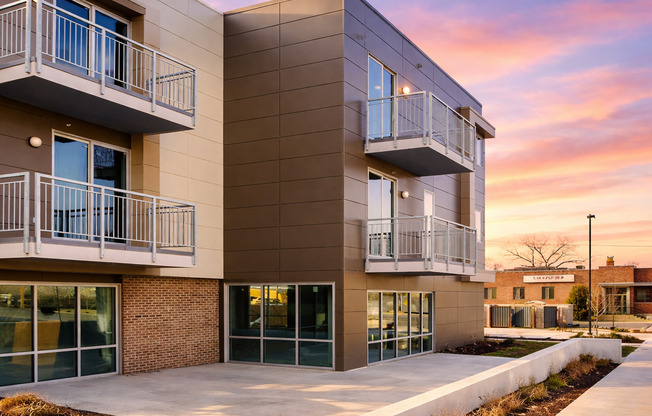 1 bed, 1 bath, 740 sqft, $999, Unit 5-304