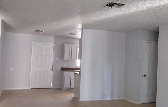 3 beds, 2 baths, $1,450