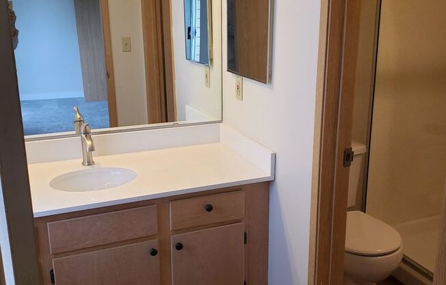 3 beds, 3 baths, $3,850, Unit 305