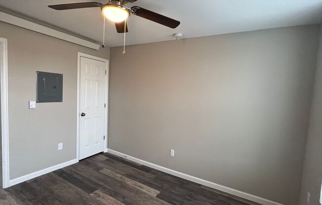 2 beds, 1 bath, $1,100