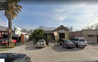 2242 E Commerce