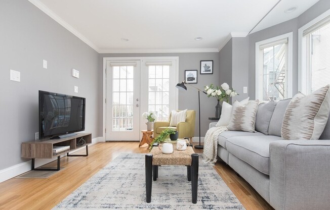1 ROWEN CT