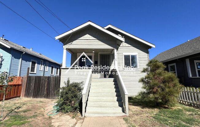 Charming 2bd/1ba Bungalow With Fenced Yard!