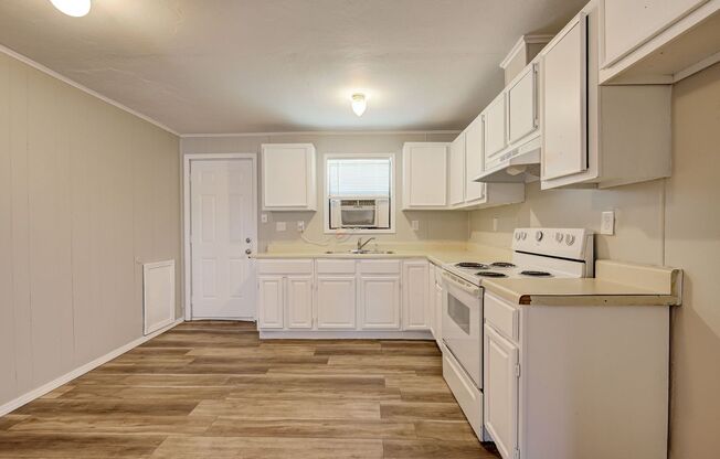 2 beds, 1 bath, $799, Unit 3742