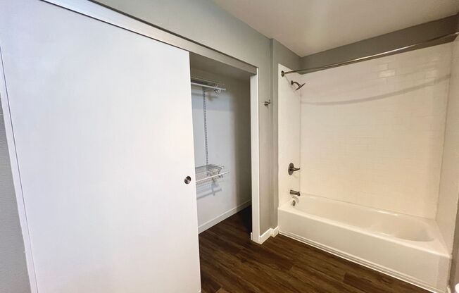 Studio, 1 bath, 202 sqft, $1,625, Unit 435-416