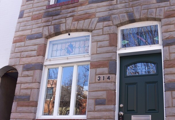 314 S. Collington Ave/2 Bed, 2.5 Bath Townhome in Fells Point