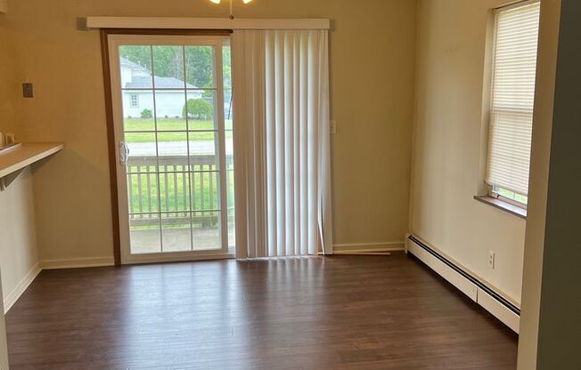 2 beds, 1 bath, 900 sqft, $1,050, Unit #3