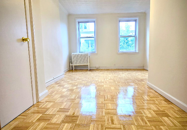 196 W 9 ST