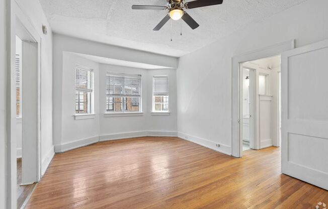 1 bed, 1 bath, 650 sqft, $909, Unit Montrose 14