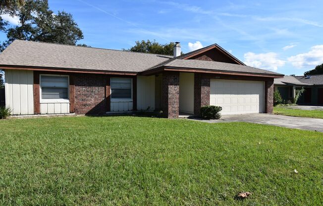 APOPKA: 3 bed/2 bath POOL HOME - AVAILABLE AUGUST 17th!