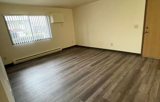 1 bed, 1 bath, 640 sqft, $679.99, Unit 755-F9