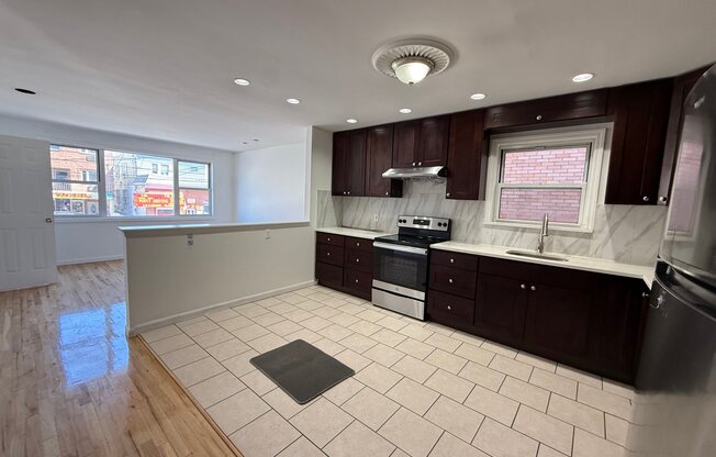 20 11 COLLEGE PT BLVD