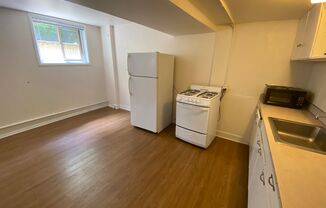 Studio, 1 bath, 425 sqft, $1,225, Unit 52