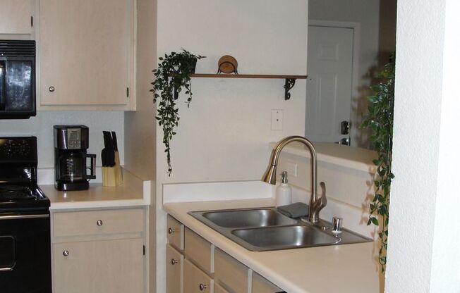 SUMMERLIN CONDO-FULLY FURNISHED, ALL UTILITIES INCLUDED!