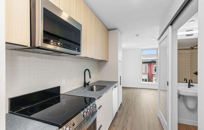 Studio, 1 bath, 304 sqft, $1,512, Unit 409