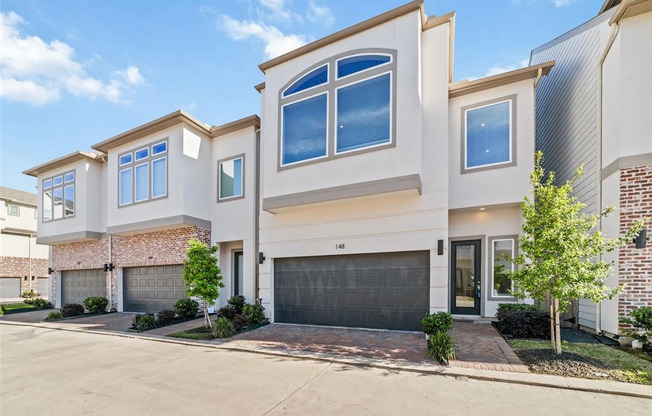 148 KNIGHTSBRIDGE PARK LN