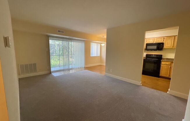 2 beds, 2 baths, 1,000 sqft, $1,975, Unit 14229 #304