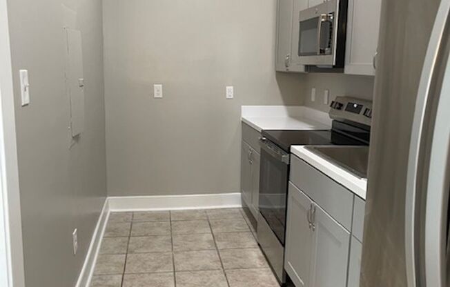 1 bed, 1 bath, 600 sqft, $1,095, Unit 101 West Jackson St