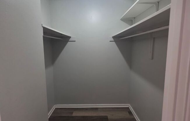 2 beds, 2 baths, $995, Unit E9
