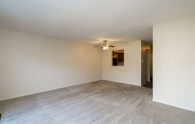 2 beds, 1.5 baths, $1,400, Unit 411 E Buttles Ave Apt. J