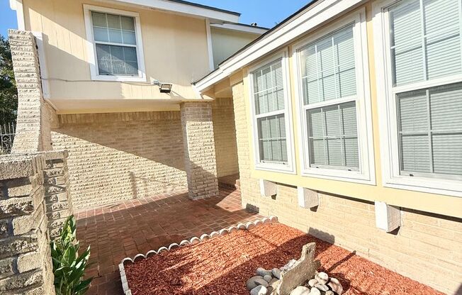 Spacious 2-story 3/2/2 home well maintained Kirkwood subdivision (Southbelt)