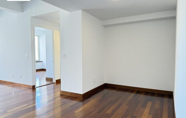 1 bed, 1 bath, 860 sqft, $5,995, Unit 10B