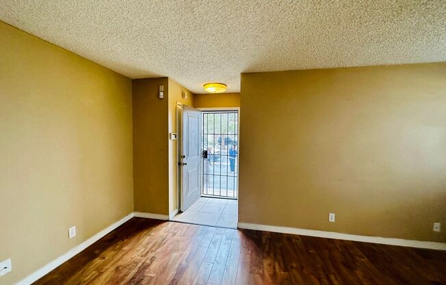 Downstairs Corner 2-Bedroom Condo in Central Las Vegas Location!