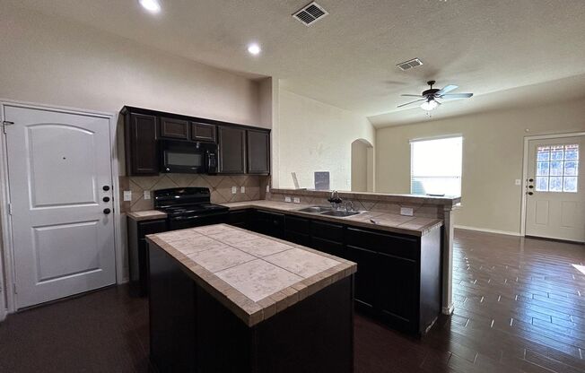 3 beds, 2 baths, $1,595