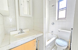 222 METROPOLITAN AVE