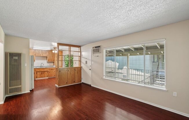 2 beds, 1 bath, 850 sqft, $1,600, Unit 4554