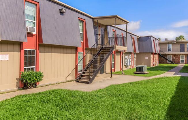 Whispering Palms - Apartments in New Orleans, LA