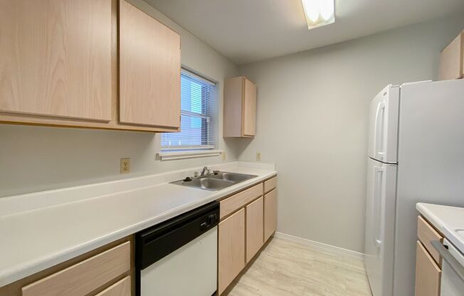 1 bed, 1 bath, $1,100, Unit Unit #104