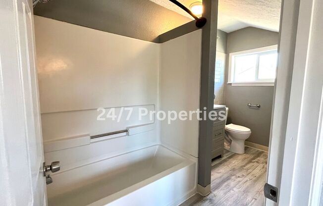 1 bed, 1 bath, $1,250, Unit Unit 2