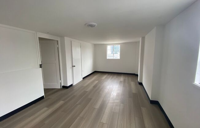 3 beds, 1 bath, $2,295, Unit 1411-6