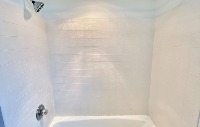 1 bed, 1 bath, 800 sqft, $1,195, Unit 17