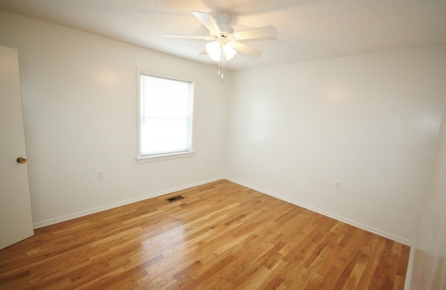 2 beds, 1.5 baths, 910 sqft, $1,465, Unit 2010B