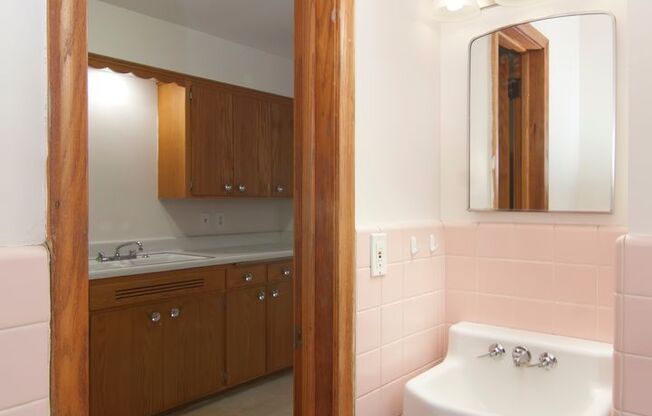 Studio, 1 bath, 375 sqft, $815, Unit 8