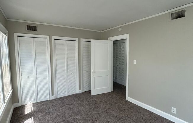 2 beds, 1 bath, 780 sqft, $1,195, Unit 5302 Charlotte St.