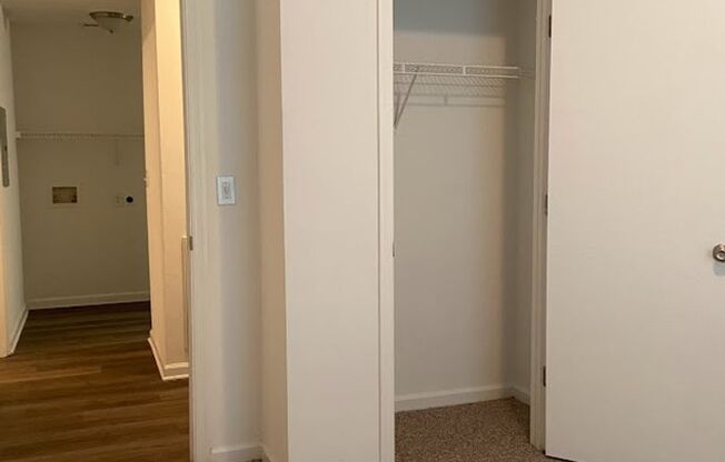 2 beds, 1 bath, 880 sqft, $1,360, Unit 429G