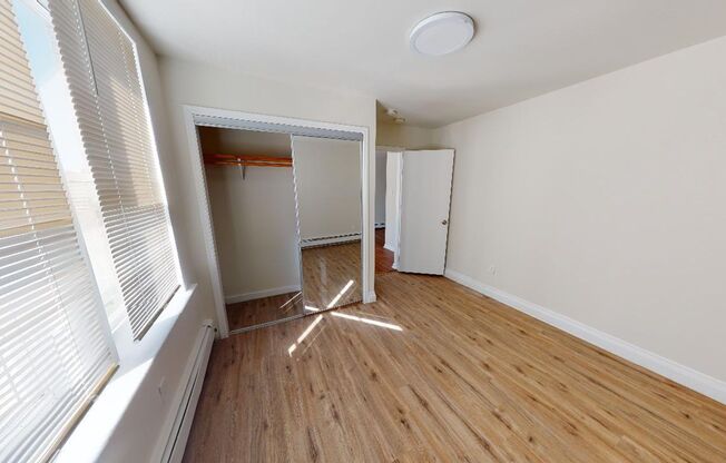 2 beds, 1 bath, $1,581, Unit 15