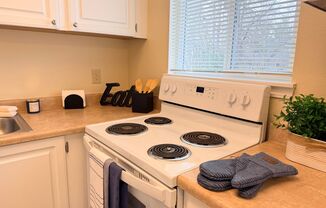 2 beds, 1 bath, 806 sqft, $1,449, Unit 6