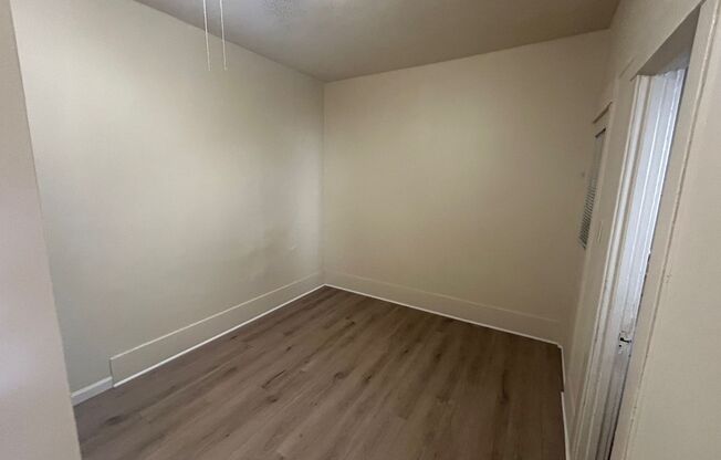 Studio, 1 bath, 325 sqft, $1,600, Unit 06