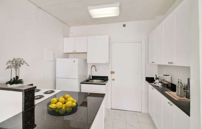 2 beds, 1 bath, 534 sqft, $3,530