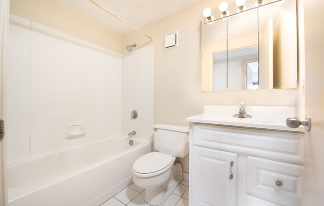 2 beds, 1 bath, 854 sqft, $4,200, Unit 4G