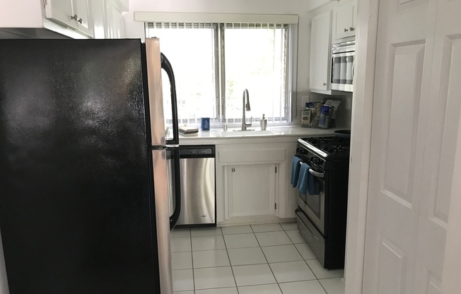 1 bed, 1 bath, $2,195, Unit 09