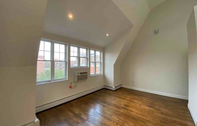 458 E 29 ST