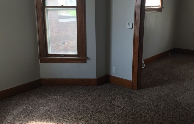 2 beds, 1 bath, $1,095