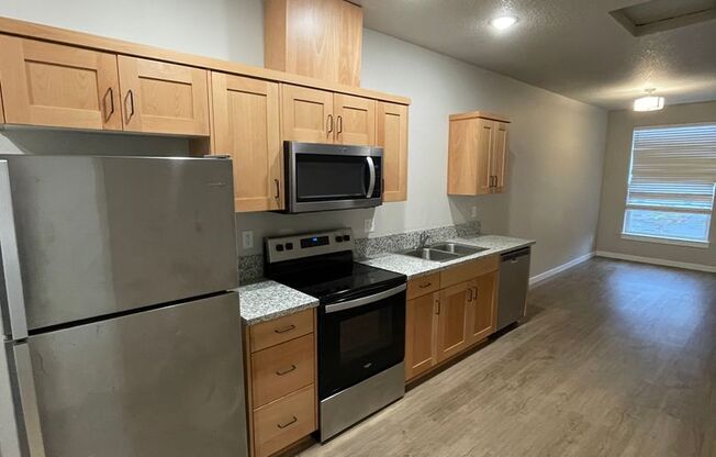 2 beds, 2 baths, $1,450, Unit 202