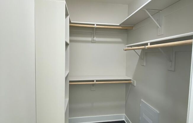 1 bed, 1 bath, 933 sqft, $1,495, Unit 10471 S. 130th Plaza Unit 103 Lakeview A936 M3